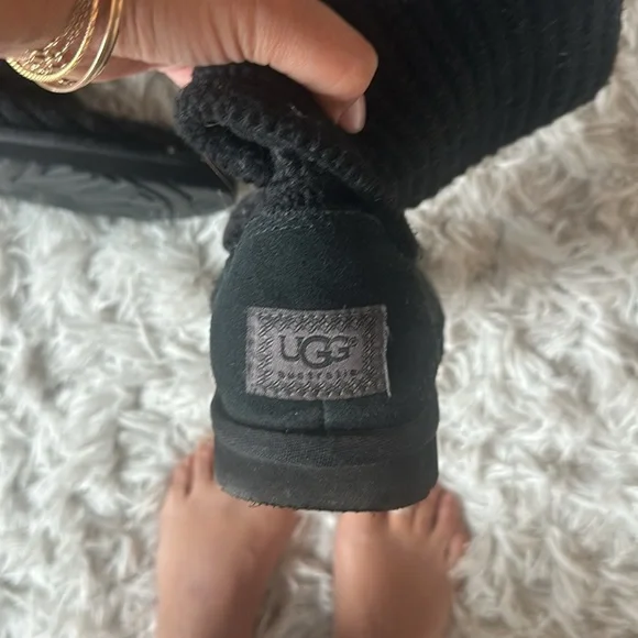 Black UGG size 6 women’s knitted with buttons - Picture 3 of 4